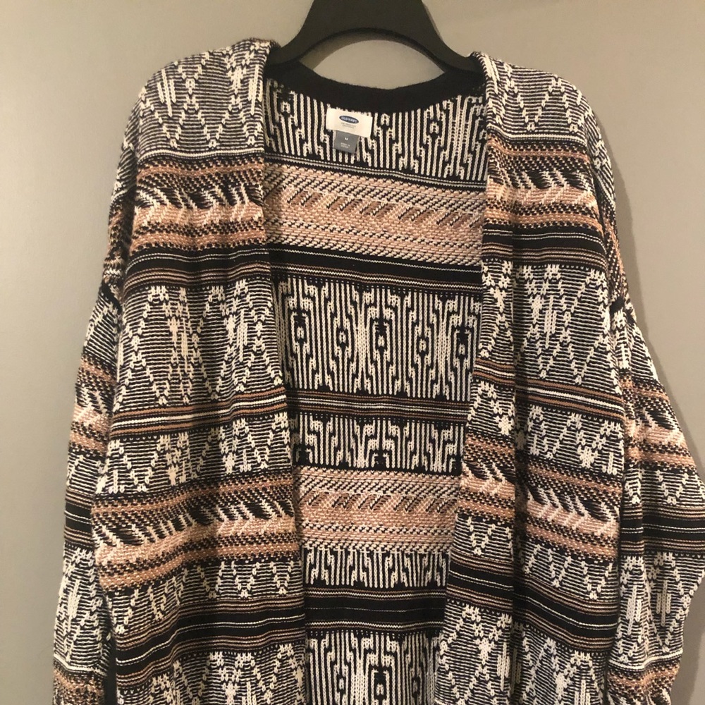 Worn Once! Old Navy Patterned Cardigan 🖤